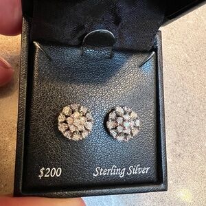 NWT Diamond earrings (1/10CTTW) set in Sterling Silver. Sparkly & classic!